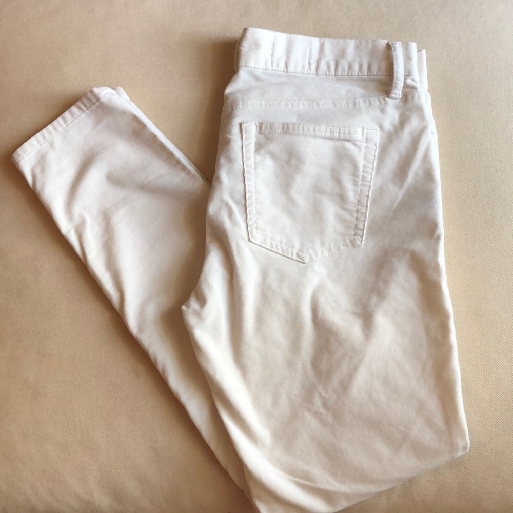 Gap 1969 cream colored Legging Jean